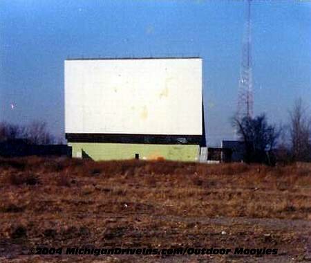 Starlite Drive-In Theatre - Starlite Screen 1987 Courtesy Outdoor Moovies